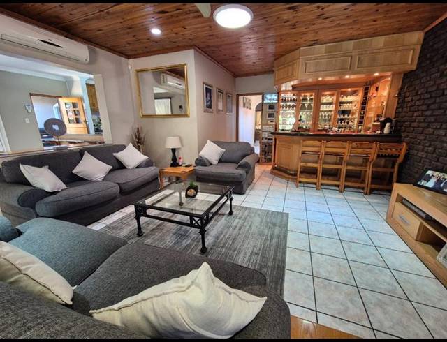 3 BEDROOM HOUSE FOR SALE IN BRACKENHURST